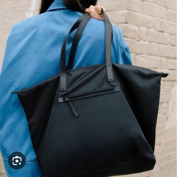 Everlane Recycled Nylon Tote Womens trevel bag - Picture 14 of 16